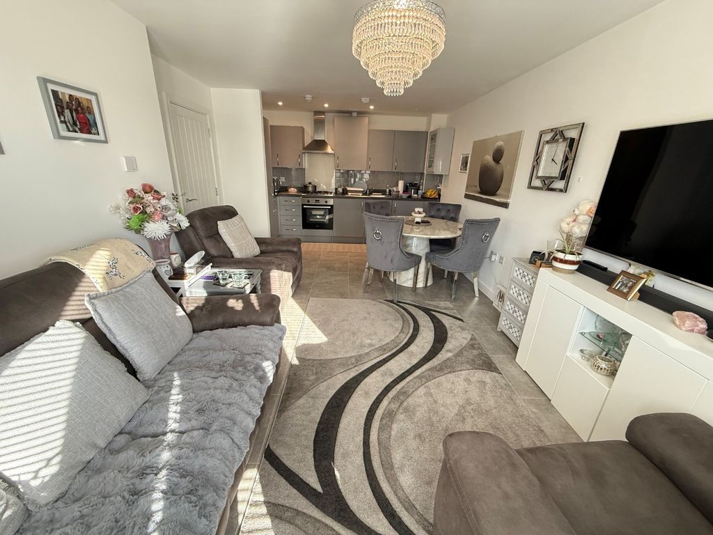 Property photo 2 of 11 4112795