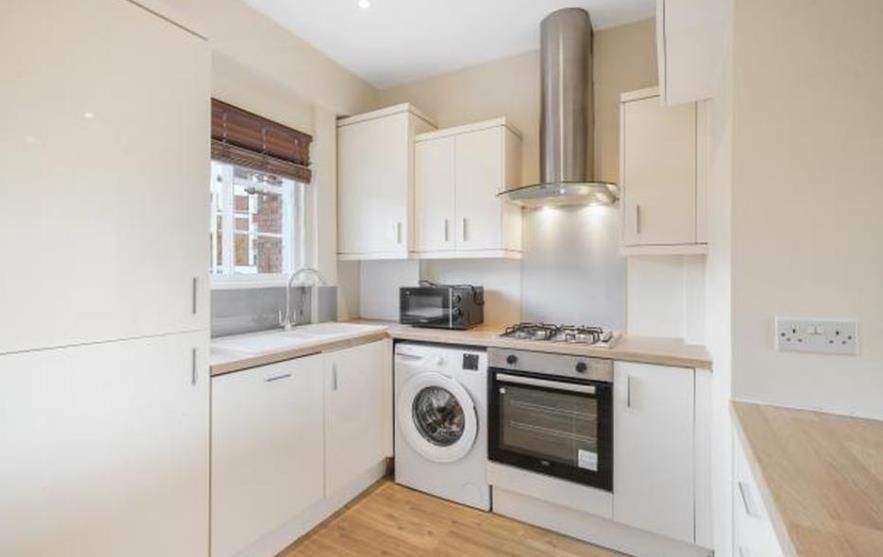 Property photo 2 of 5 142 Holcroft Court 2 17.07.Png