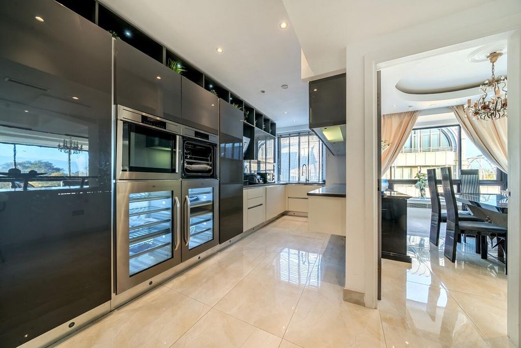 Property photo 2 of 13 Picture 2