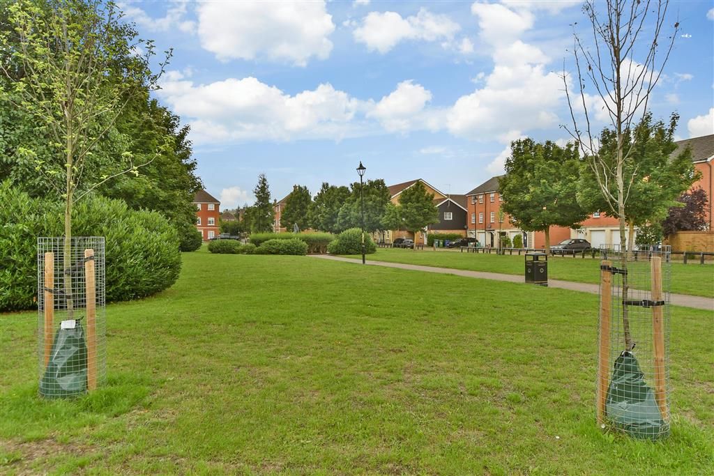 Property photo 2 of 16 Communal Gardens
