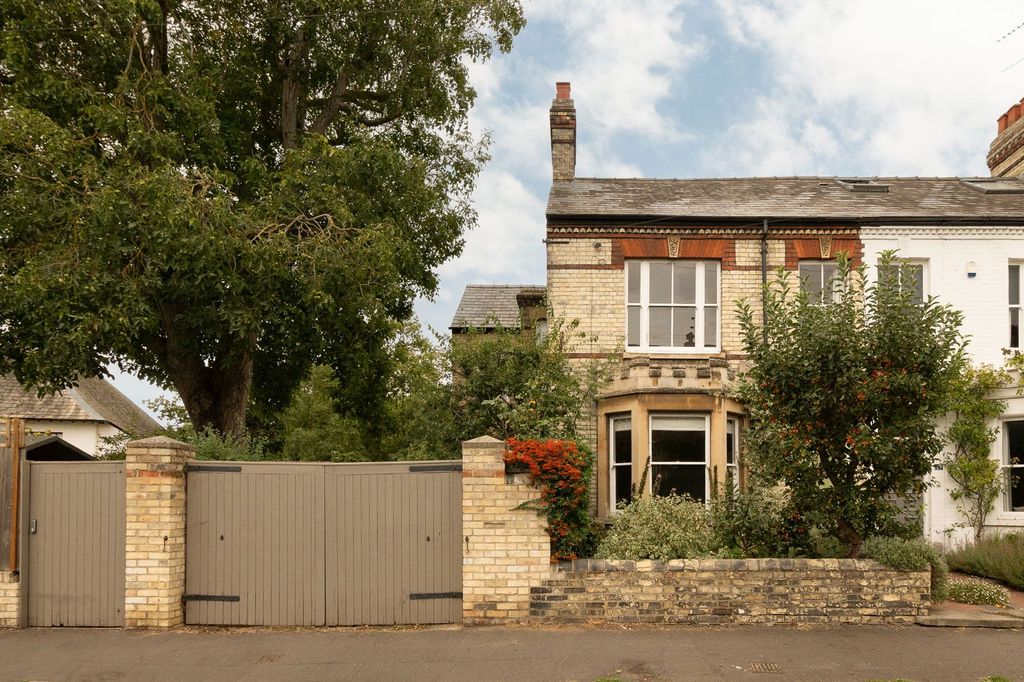 Property photo 1 of 32