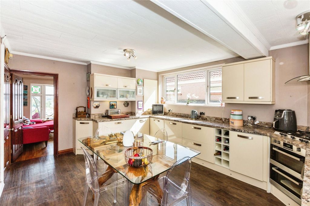 Property photo 3 of 22 Picture No. 04