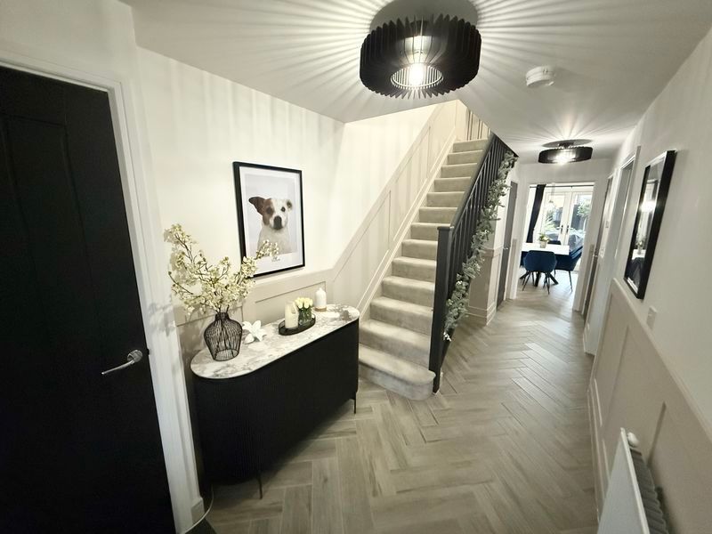 Property photo 2 of 20 Entrance Hall