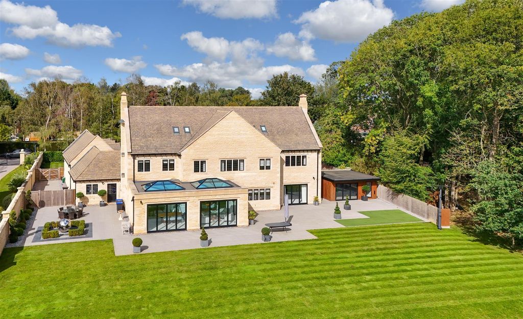 Property photo 2 of 51