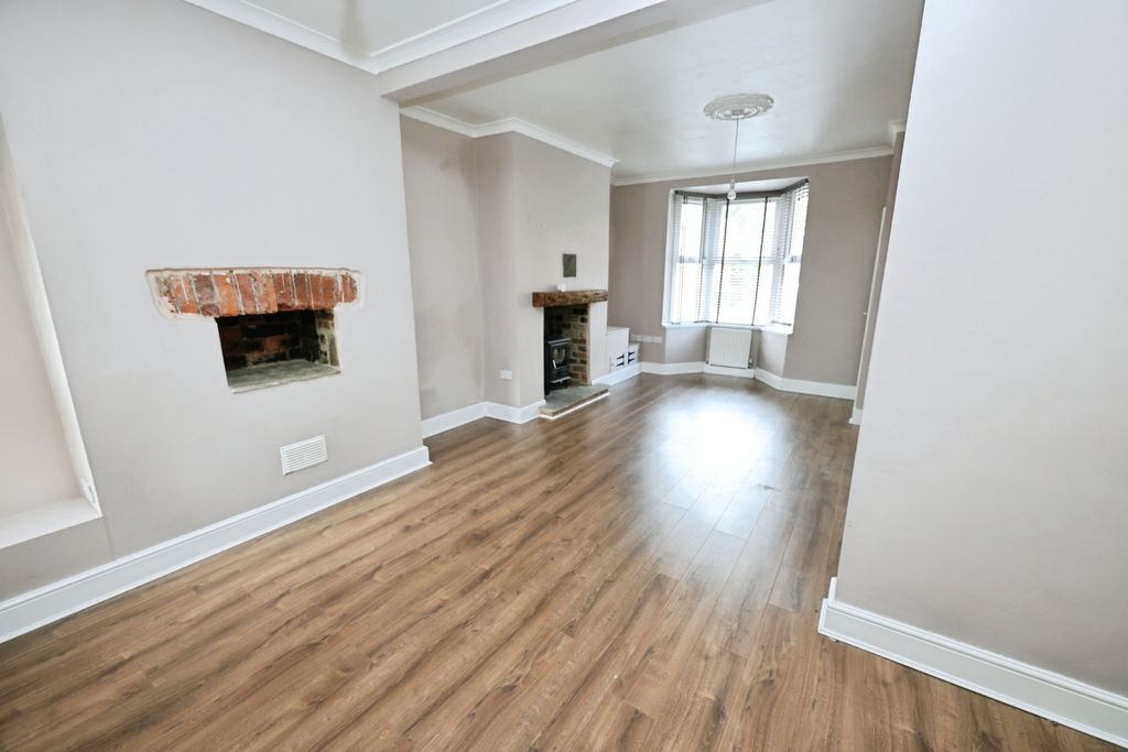 Property photo 2 of 9 Pbox-Living_Room-319405.Jpg