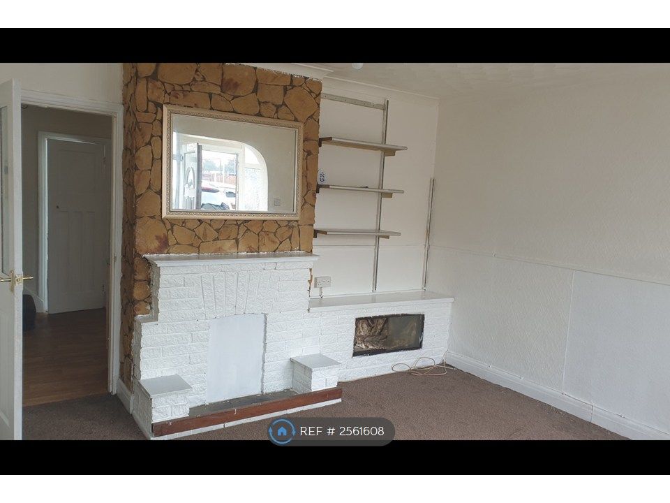 Property photo 3 of 10 Living Room
