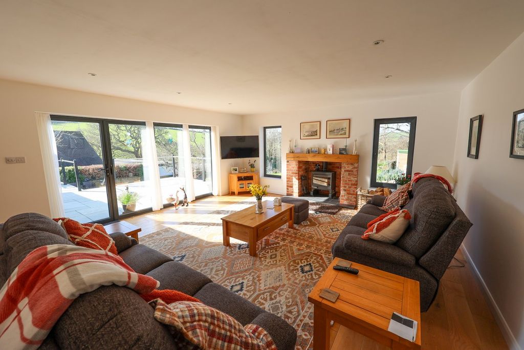 Property photo 2 of 25