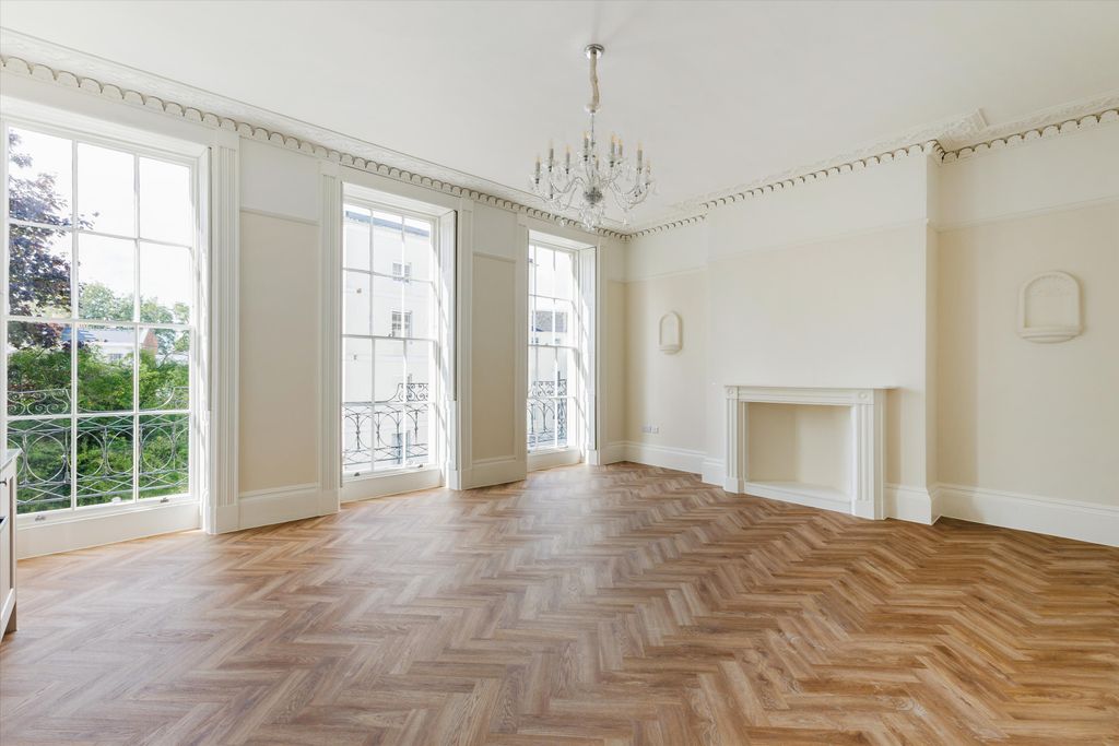 Property photo 2 of 11 Image