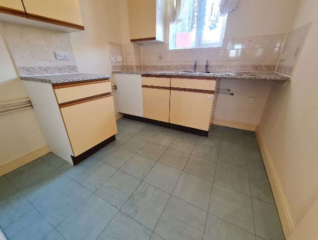 Property photo 3 of 5 Kitchen