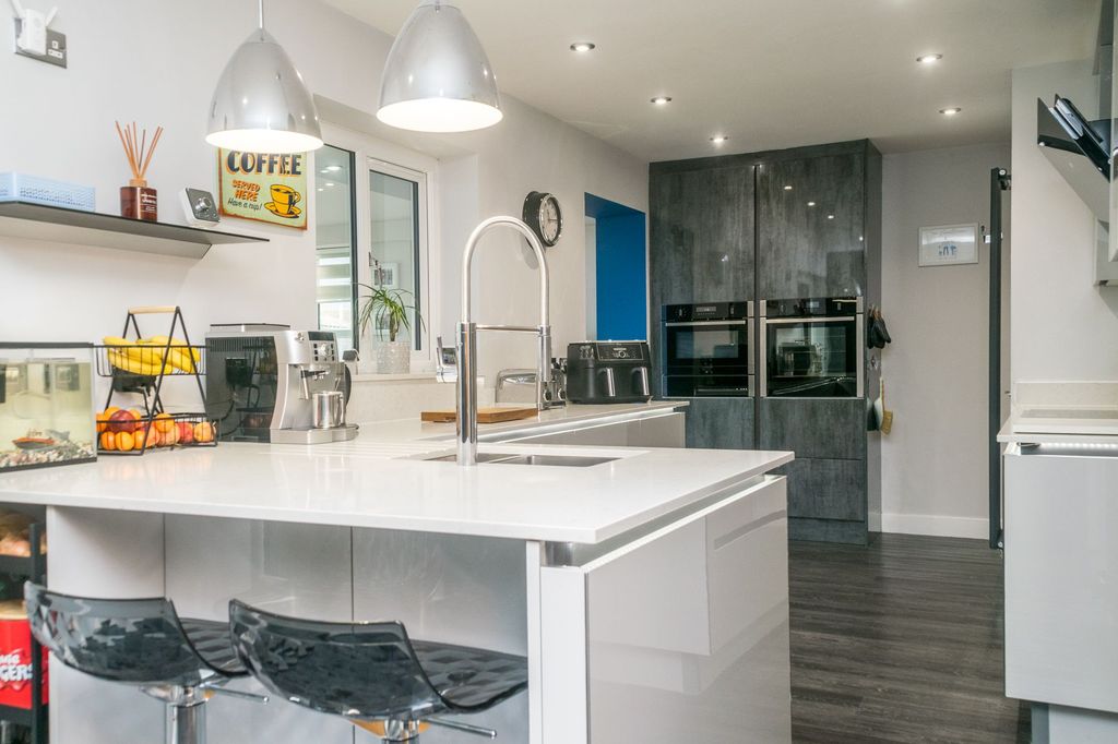 Property photo 3 of 57