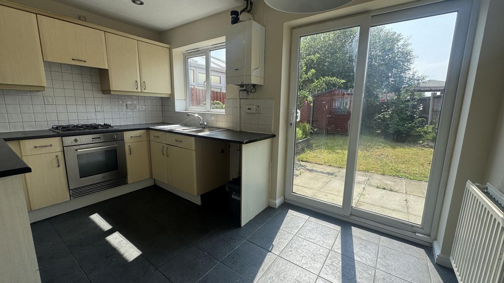 Property photo 3 of 7 Kitchen