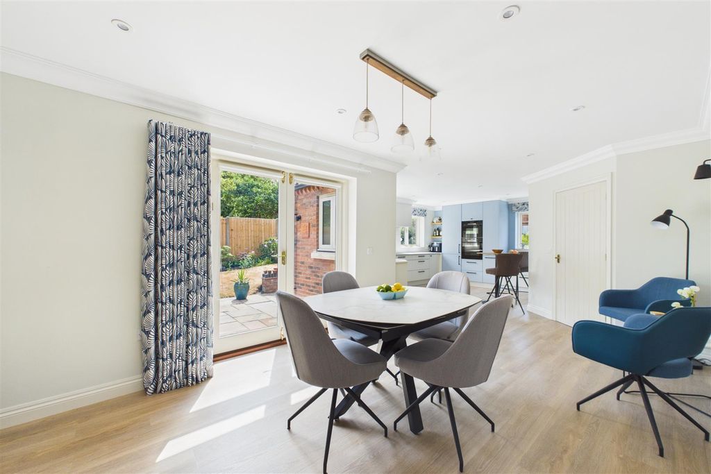 Property photo 3 of 25 Dining Area