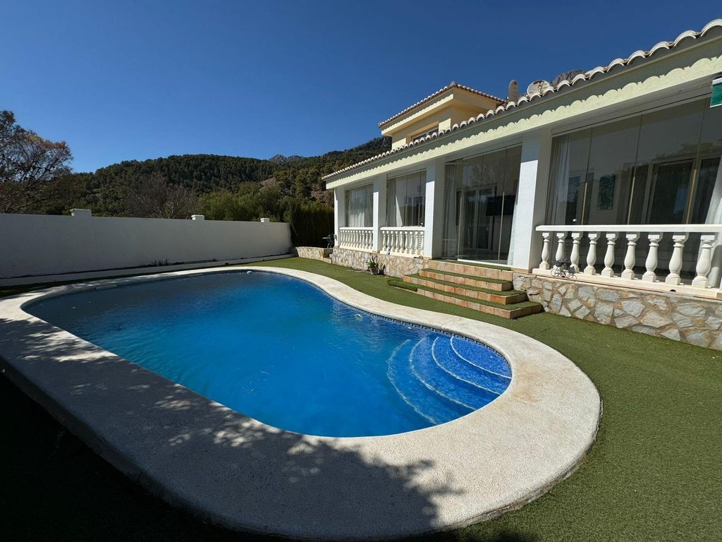 Property photo 1 of 33