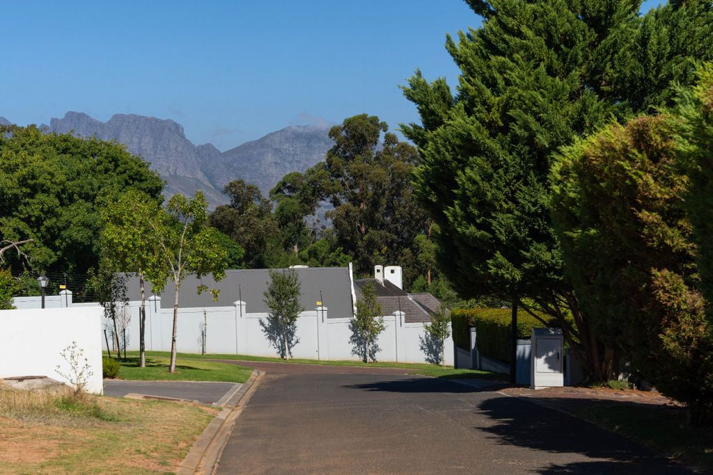 Property photo 2 of 22 Sw1726898