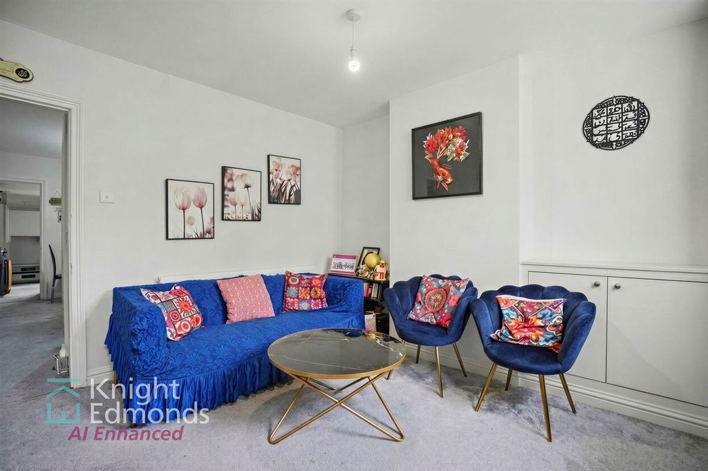 Property photo 3 of 12 Lounge