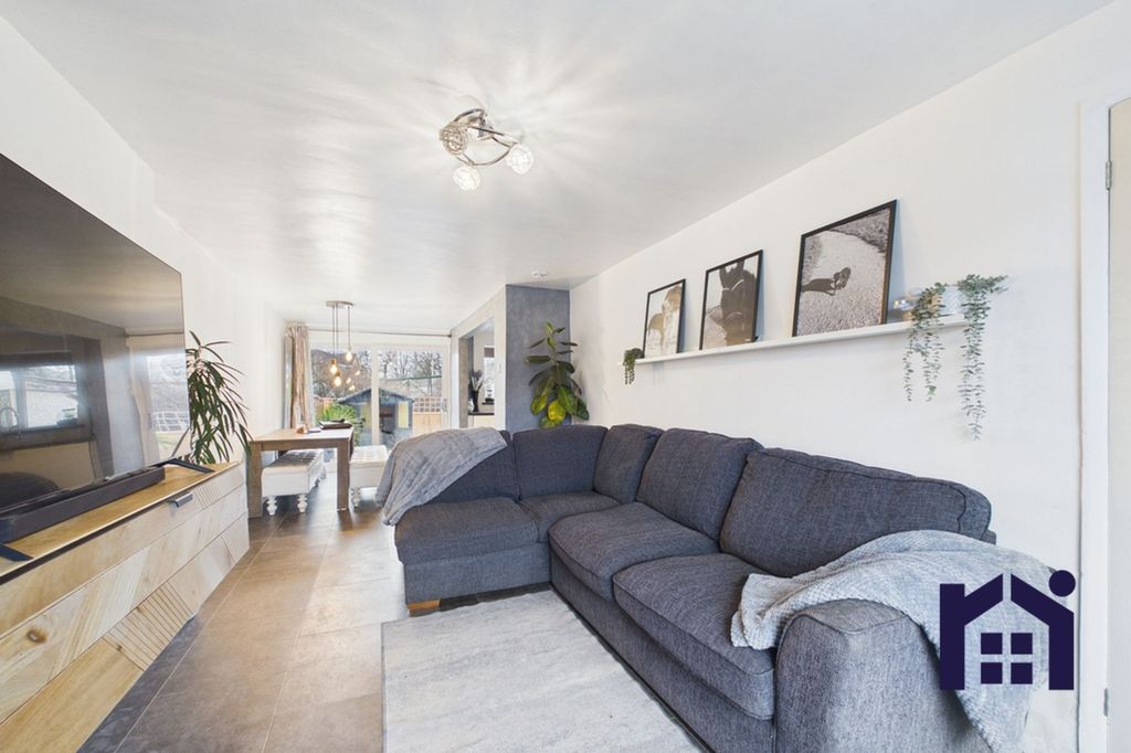 Property photo 2 of 18 Living Room