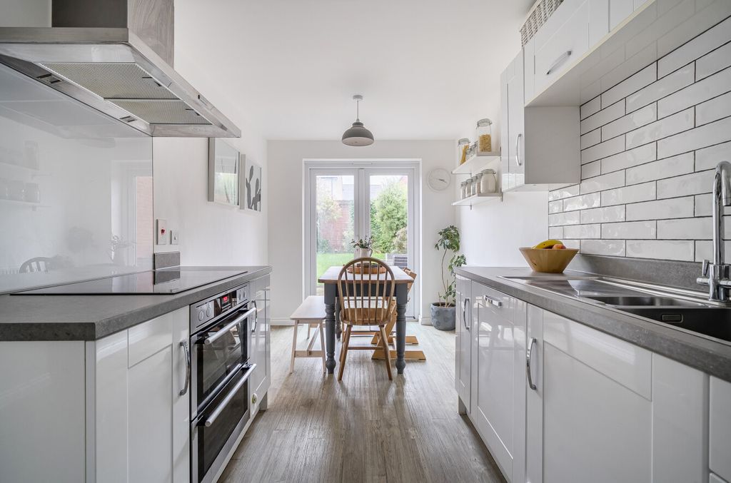 Property photo 3 of 22 1409906-4-698A1F2...