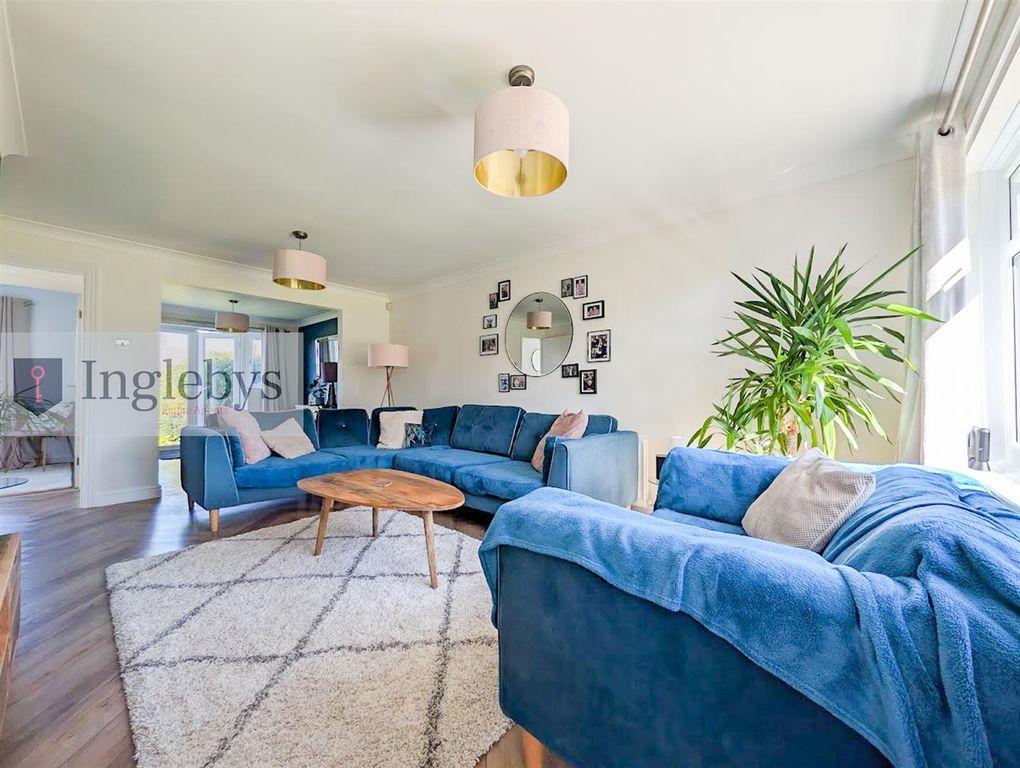 Property photo 2 of 32