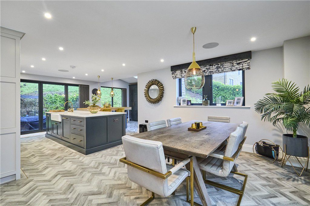 Property photo 3 of 19 Dining