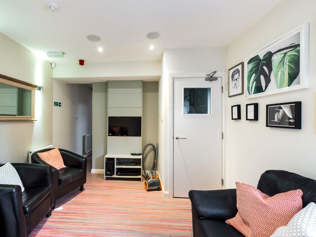 Property photo 1 of 8 Photo 0