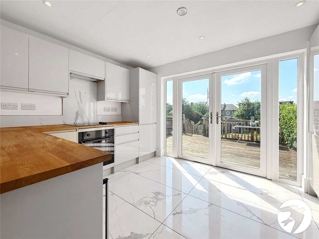 Property photo 1 of 20 Kitchen