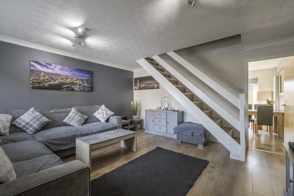 Property photo 2 of 19 Lounge 1