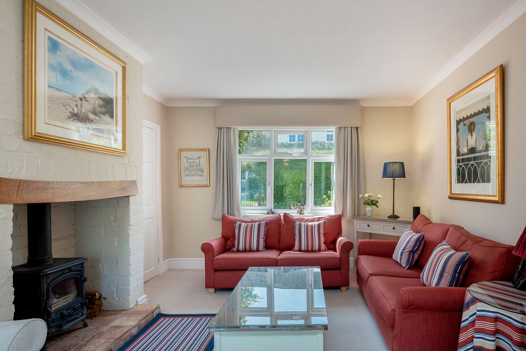 Property photo 3 of 34