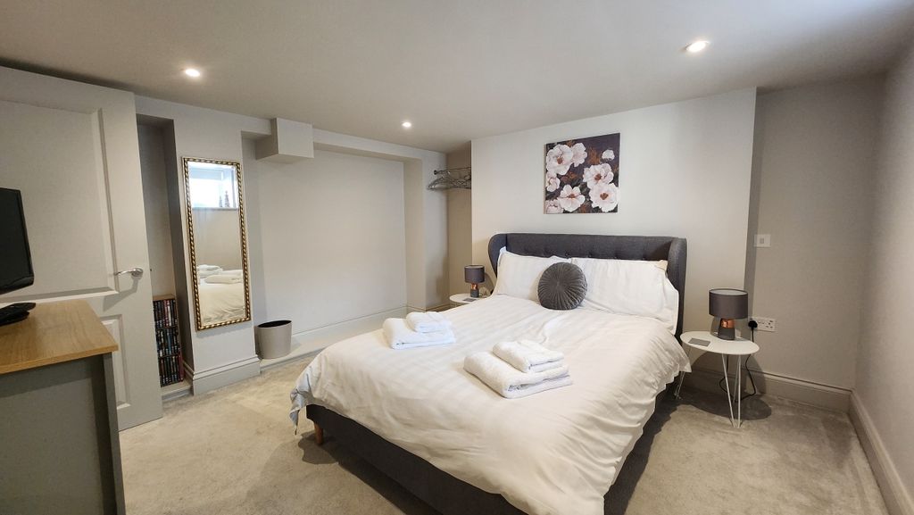 Property photo 3 of 12 Bedroom