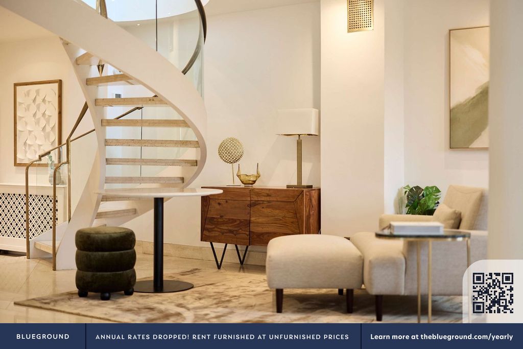 Property photo 3 of 36 Living Room