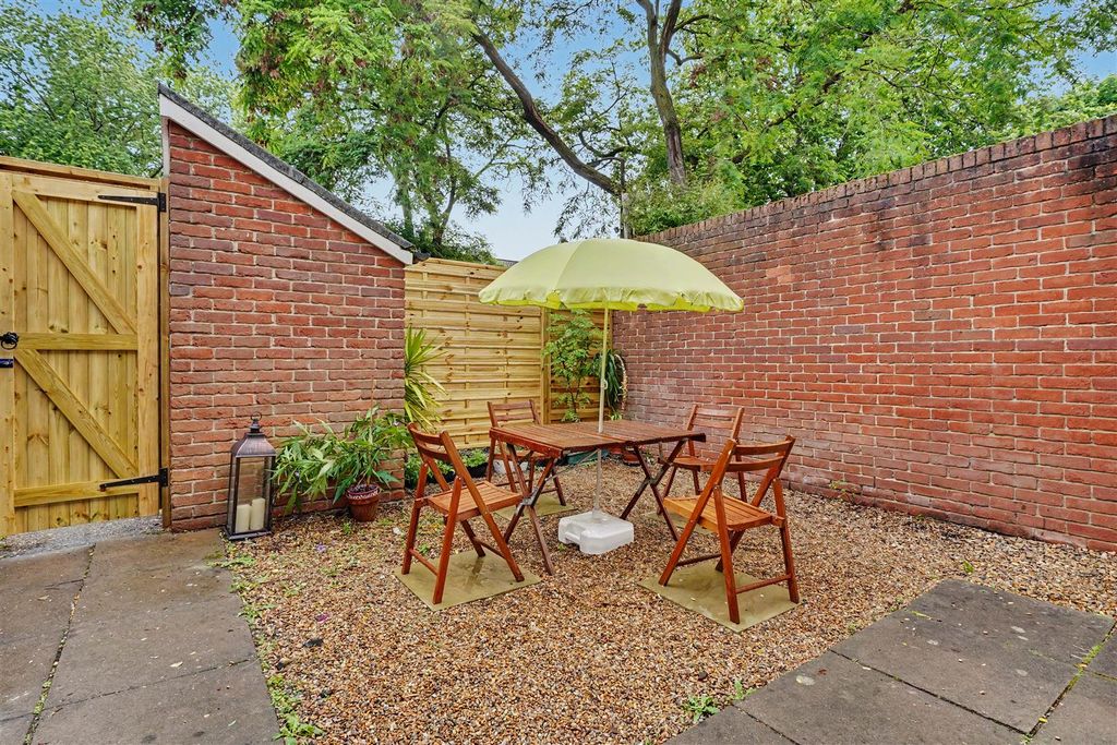 Property photo 1 of 6 Flat 48, Clapham Park Road Sw4 7Be-No Watermark-11