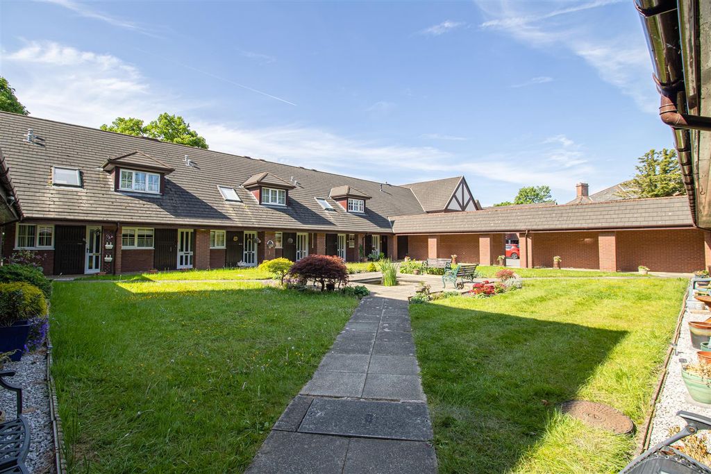 Property photo 2 of 7 Communal Garden Area
