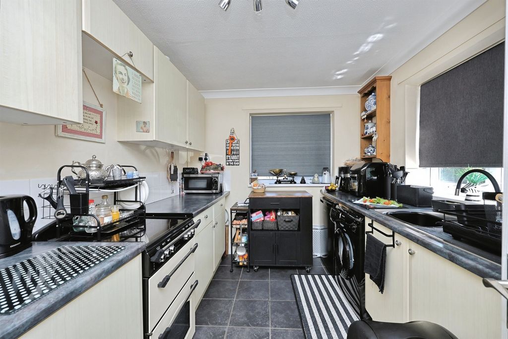 Property photo 3 of 25