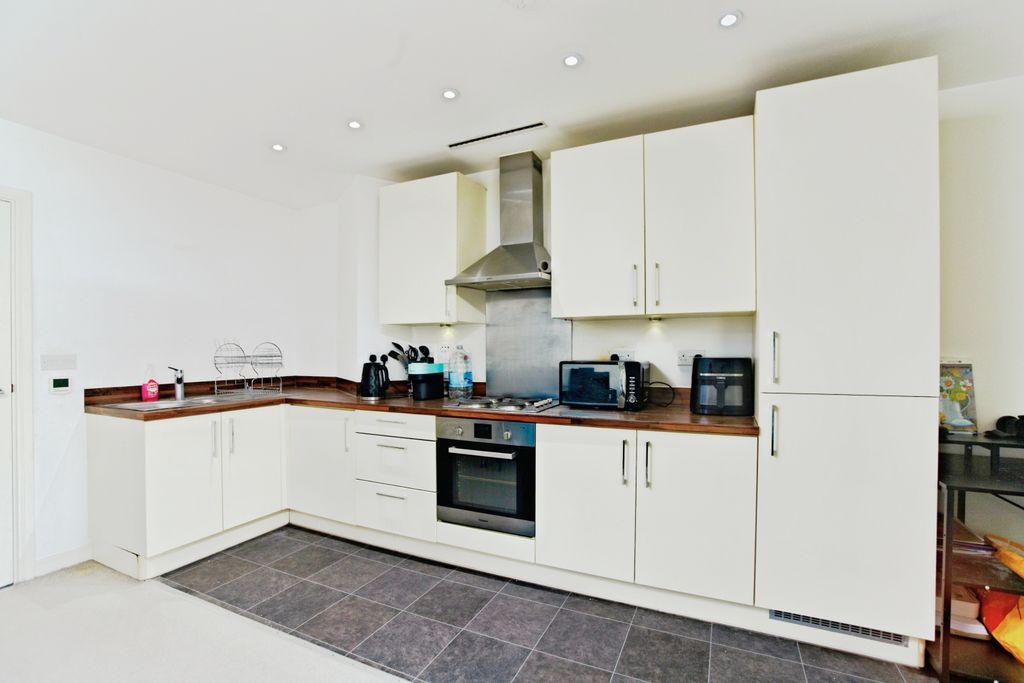 Property photo 3 of 15 Kitchen