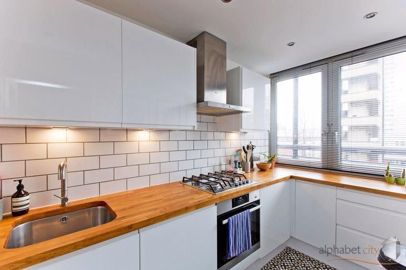 Property photo 3 of 10 Kitchen