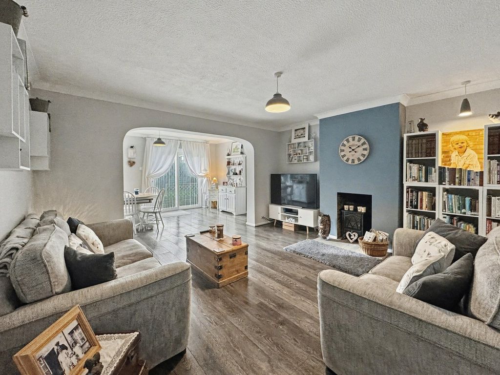 Property photo 2 of 20