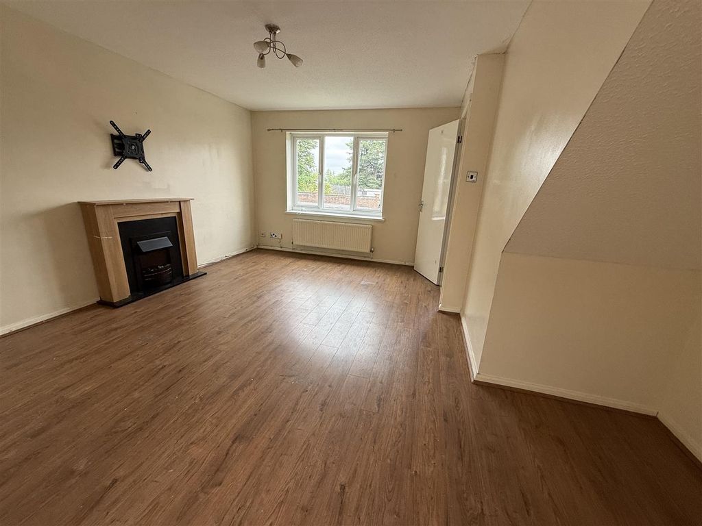 Property photo 3 of 28 Living Room