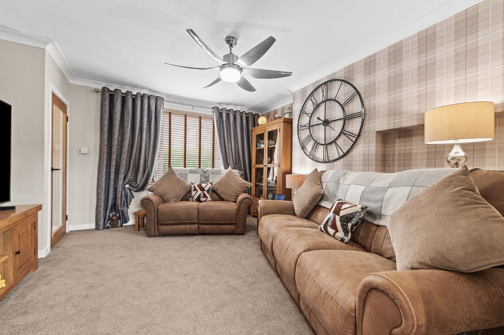 Property photo 3 of 22 4413518