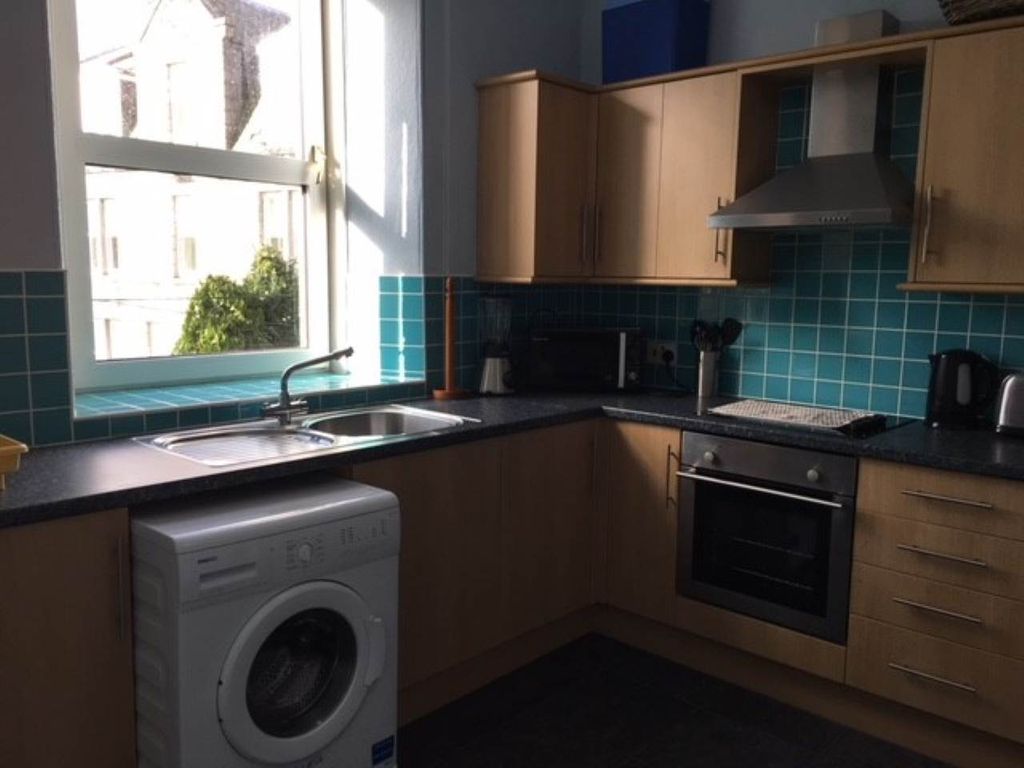 Property photo 3 of 7 Kitchen