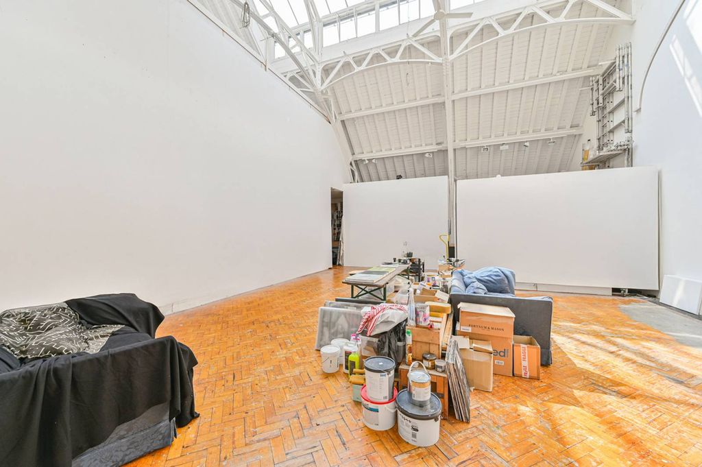 Property photo 3 of 28