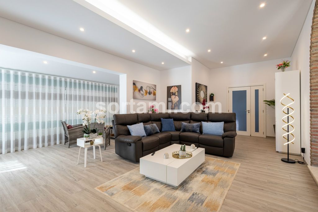 Property photo 3 of 44