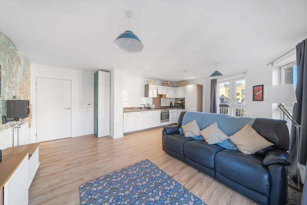 Property photo 3 of 21