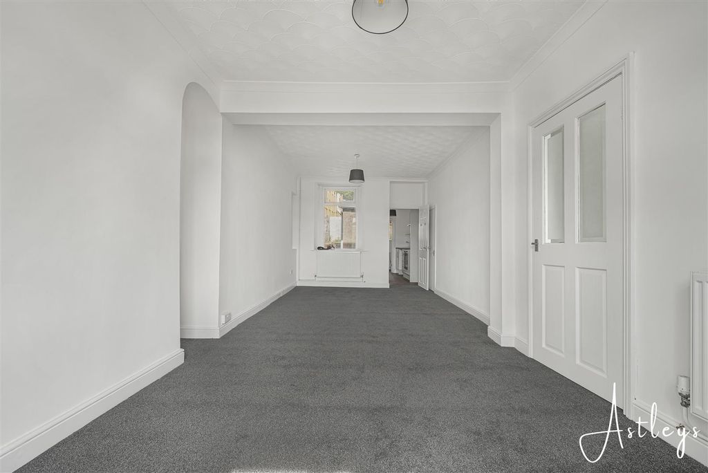 Property photo 2 of 20 Lounge/Dining Room