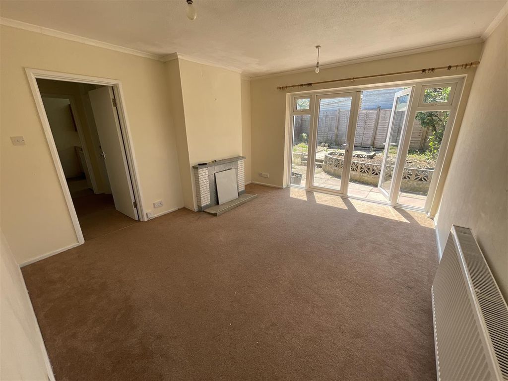 Property photo 2 of 11