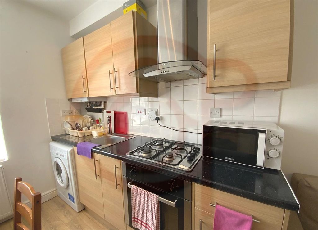Property photo 2 of 6 Kitchen.Jpg