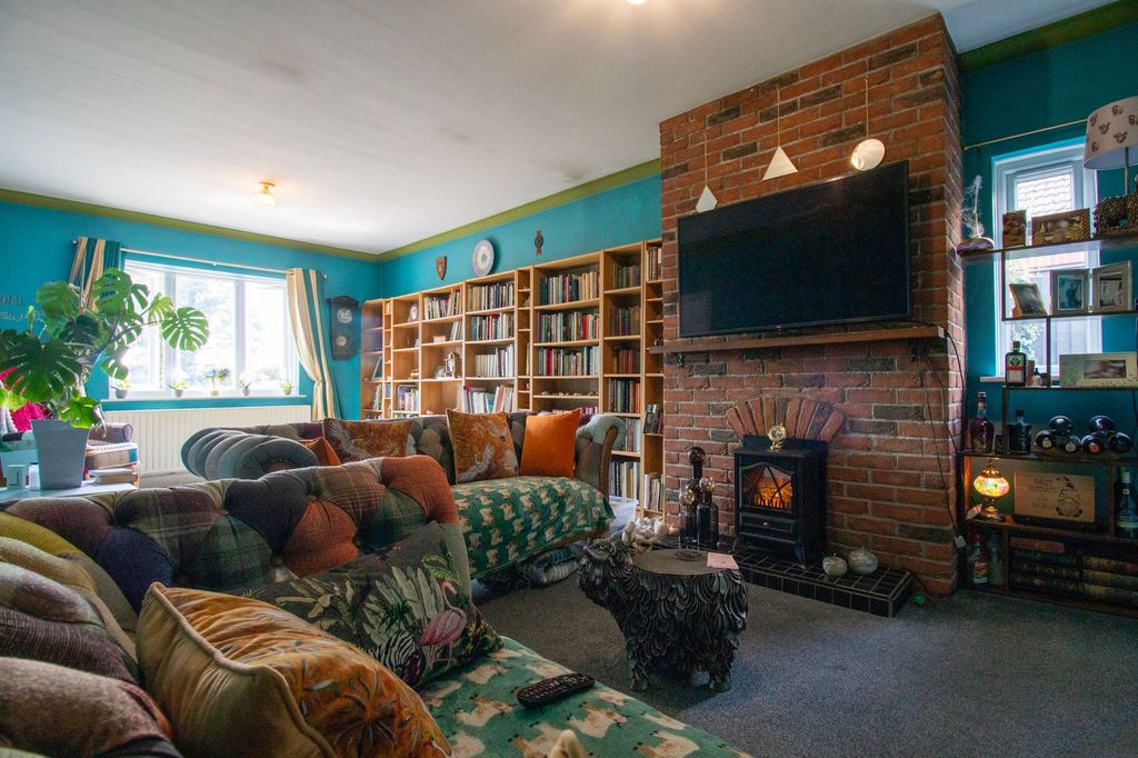 Property photo 2 of 38