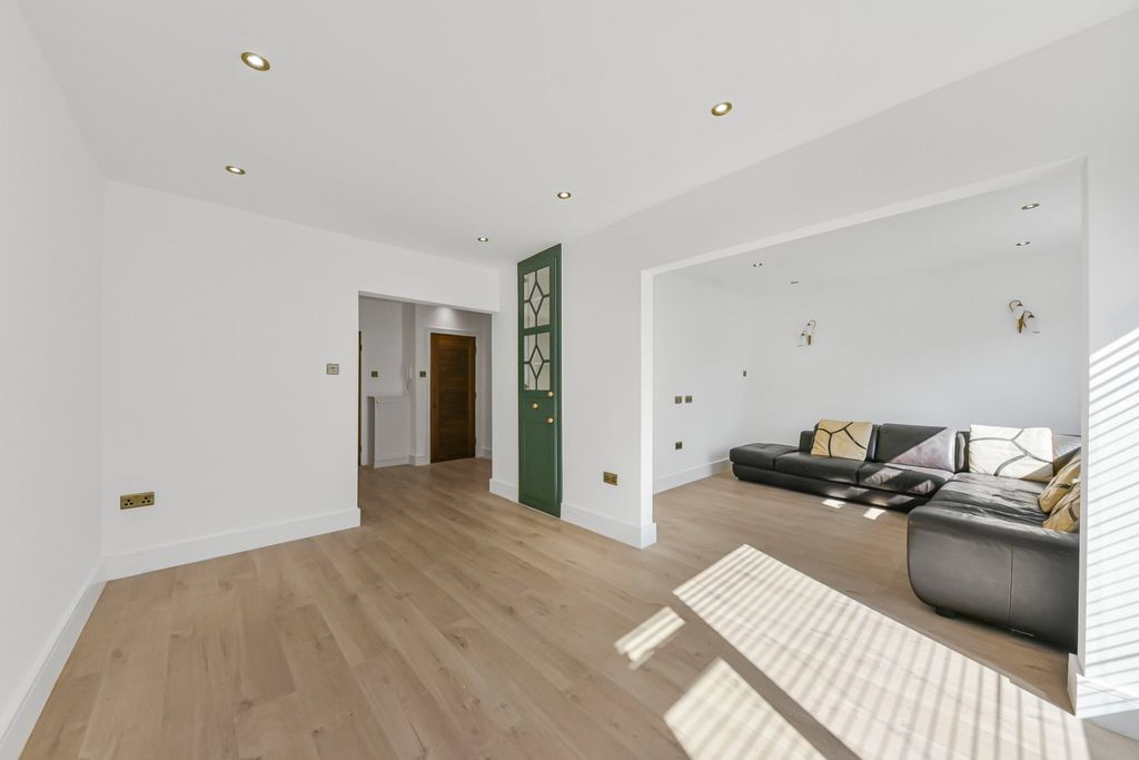 Property photo 1 of 23