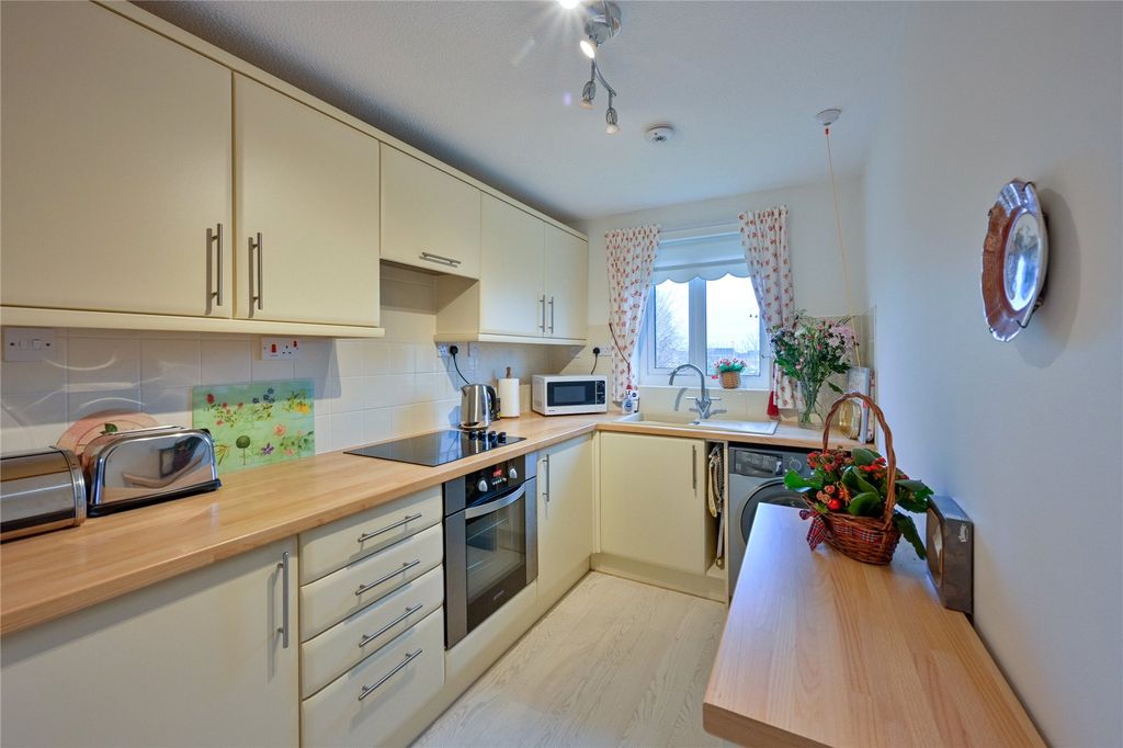 Property photo 3 of 12 Picture No. 11