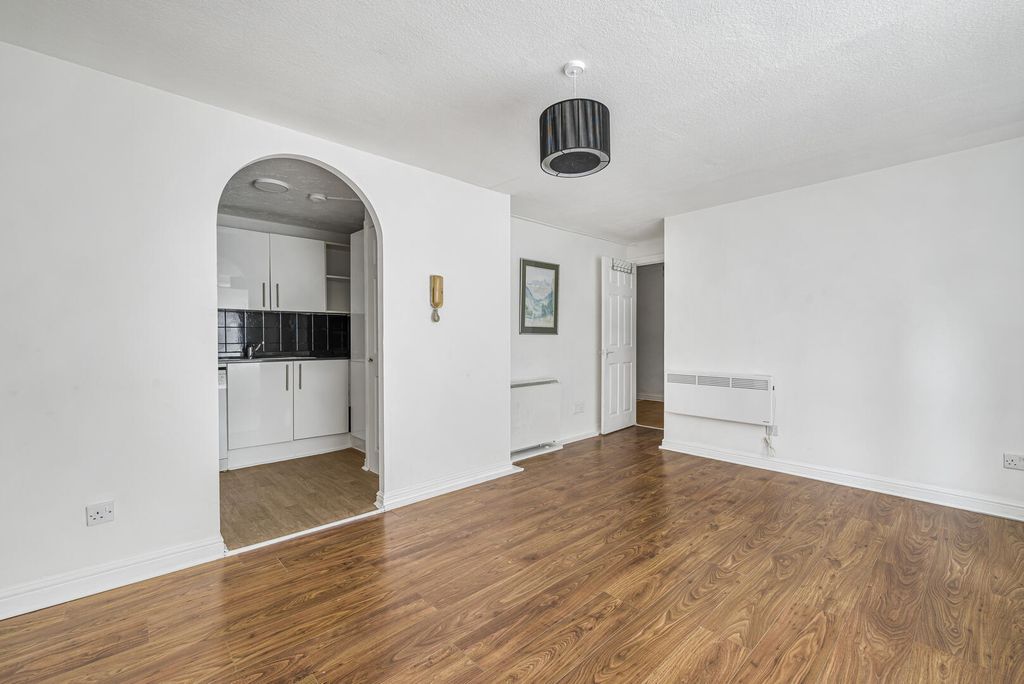 Property photo 3 of 10 Living Room