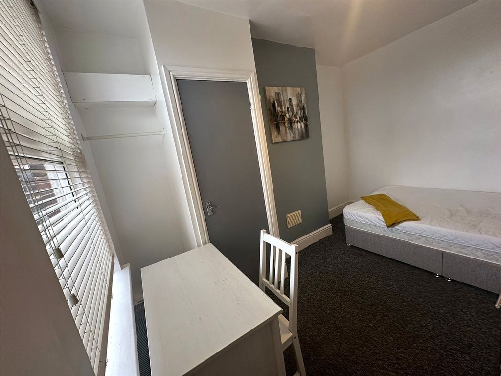 Property photo 3 of 4 Picture No. 04