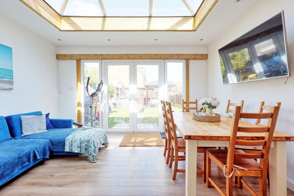 Property photo 3 of 19 Picture No. 05